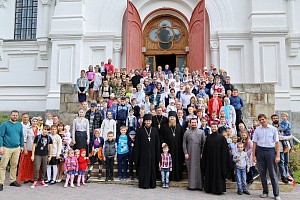 В Николо-Угрешском монастыре совершили молебен на начало учебного года