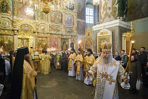 Архиепископ Феогност совершил Литургию в Донском монастыре в день памяти свт. Тихона