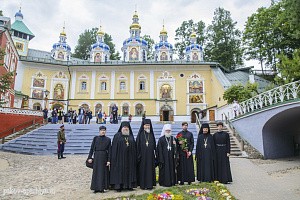 Митрополит Евсевий совершил вечернее богослужение в Свято-Успенском Псково-Печерском монастыре