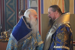 Еписоп Дионисий отслужил Литургию в Кадомском Милостиво-Богородицком монастыре Касимовской епархии и поздравил с 80-летием духовника обители