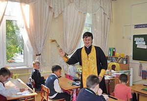Насельники Николо-Угрешского монастыря посетили школу-интернат № 108 г. Москвы