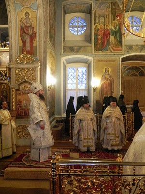Епископ Матфей совершил Литургию в Успенском Дуниловском монастыре