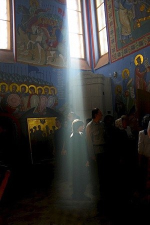 На подворье Валаамского монастыря совершена первая Литургия с народным пением