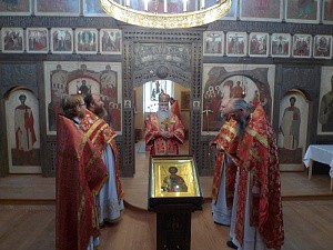 Епископ Феофилакт освятил главный Престол  надвратного храма Андреевского монастыря