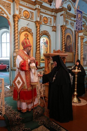 Митрополит Алексий совершил Литургию в Свято-Казанском монастыре Тульской епархии и поздравил его настоятельницу с днем тезоименитства