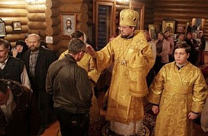 Епископ Флавиан совершил всенощное бдение по случаю 132-летия основания Леушинской женской обители 