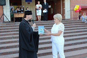 Настоятель Вознесенского монастыря г. Сызрани поздравил учащихся школы «Кристалл» с началом учебного года