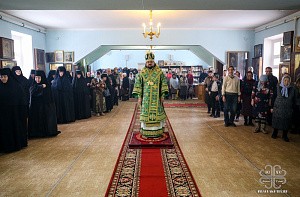 Архиепископ Роман совершил Литургию в Покровском монастыре г. Якутска