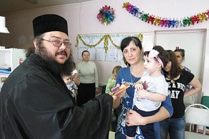 Клирики Вознесенского монастыря г. Сызрани посетили детское отделение горбольницы № 2