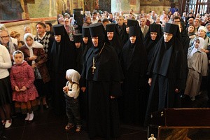 Настоятельница Богородице-Рождественского монастыря с сестрами приняли участие в архиерейском богослужении в Успенском соборе Кремля 