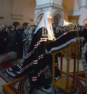 В канун Великого вторника Святейший Патриарх Кирилл принял участие в вечернем богослужении в Зачатьевском ставропигиальном монастыре