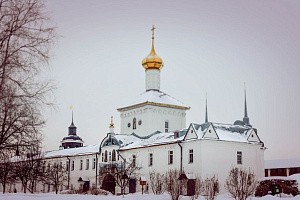 На сайте Свято-Введенского Толгского монастыря представлена фотолетопись возрождения обители