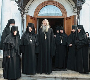 Архиепископ Феогност отслужил Литургию  в Покровском Хотькове монастыре  в день памяти прпп. Кирилла и Марии 