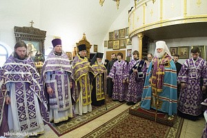 Митрополит Евсевий совершил праздничное богослужение в Рождества Богородицы Снетогорском монастыре Псковской епархии