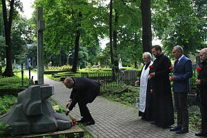 В Новодевичем монастыре Санкт-Петербурга почтили память генерала Валериана Дерожинского