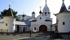 Епископ Феофилакт отслужил Литургию на Московском подворье Афонского Свято-Пантелеимонова монастыря в день его престольного праздника