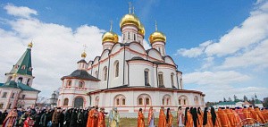 Духовенство Новгородской митрополии отслужило общее праздничное богослужение в Валдайском Иверском Богородицком монастыре