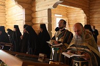 Во вновь построенном храме преподобного Силуана Афонского на подворье Зачатьевского монастыря в Барвихе была совершена первая Литургия 