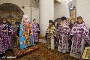 Митрополит Евсевий возглавил праздничное богослужение на подворье Савво-Крыпецкого монастыря в г. Пскове