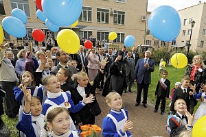 Губернатор Санкт-Петербурга Георгий Полтавченко посетил Свято-Владимирскую школу Новодевичьего монастыря