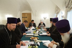 В Новодевичьем монастыре прошло заседание Попечительского совета Благотворительного фонда Московской епархии по восстановлению порушенных святынь