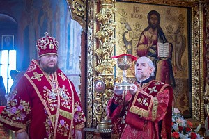 Митрополит Ферапонт отслужил Литургию в Свято-Троицком Ипатьевском монастыре Костромской епархии