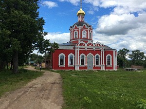 На подворье Новоспасского монастыря в с. Сумарокове начинают качать мед