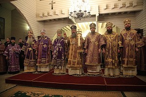 Митрополит Кирилл возглавил архиерейское богослужение в монастыре на Ганиной Яме накануне его престольного праздника