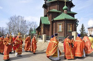 Епископ Флавиан совершил Литургию и крестный ход в Новолеушинском монастыре Череповецкой епархии