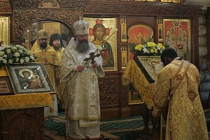 В преддверии Царских дней митрополит Кирилл совершил Литургию в монастыре на Ганиной яме