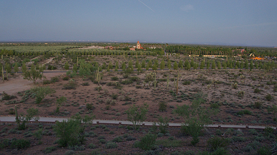 Вид на монастырь св. Антония Великого от храма Илии пророка. Аризонская пустыня. Конец сентября 2012 г.