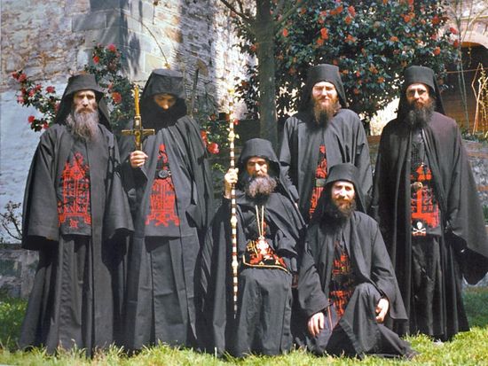 Старец Ефрем с монахами