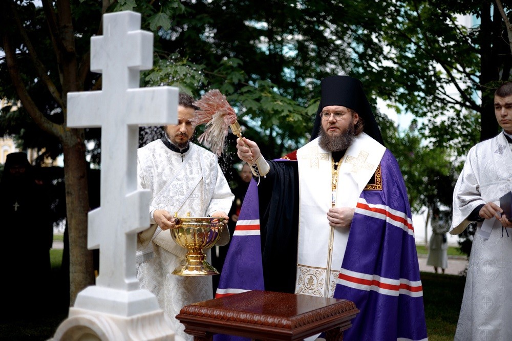 Наместник Троице-Сергиевой лавры освятил новую монастырскую костницу