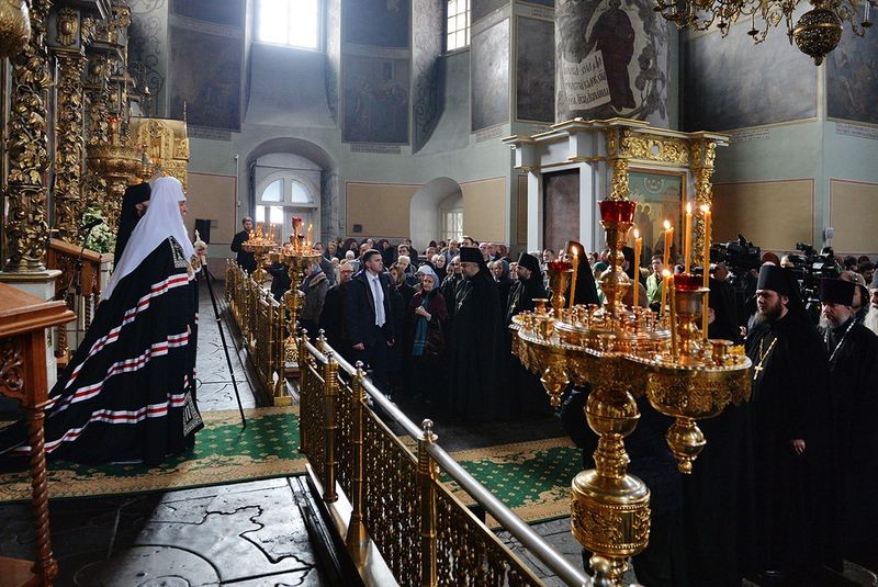 В четверг первой седмицы Великого поста Патриарх Кирилл молился за уставным богослужением в Донском монастыре