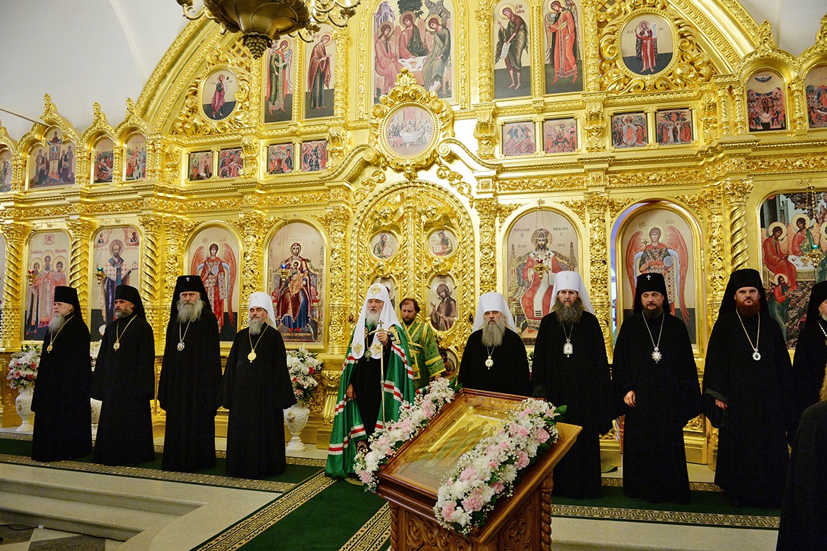 Патриарх Кирилл возглавил заседание Попечительского совета по восстановлению Соловецкого монастыря и отслужил всенощное бдение в обители