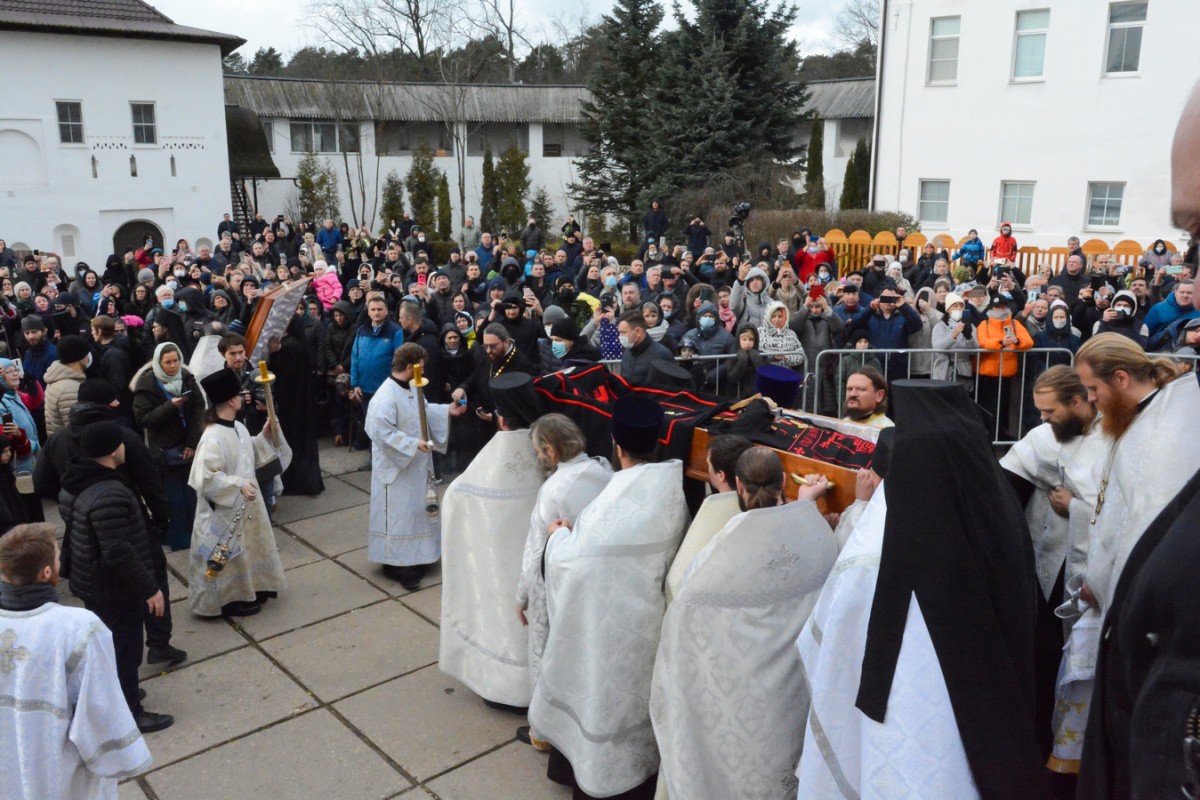 В Пафнутиево-Боровском монастыре состоялось отпевание и погребение новопреставленного схиархимандрита Власия (Перегонцева)