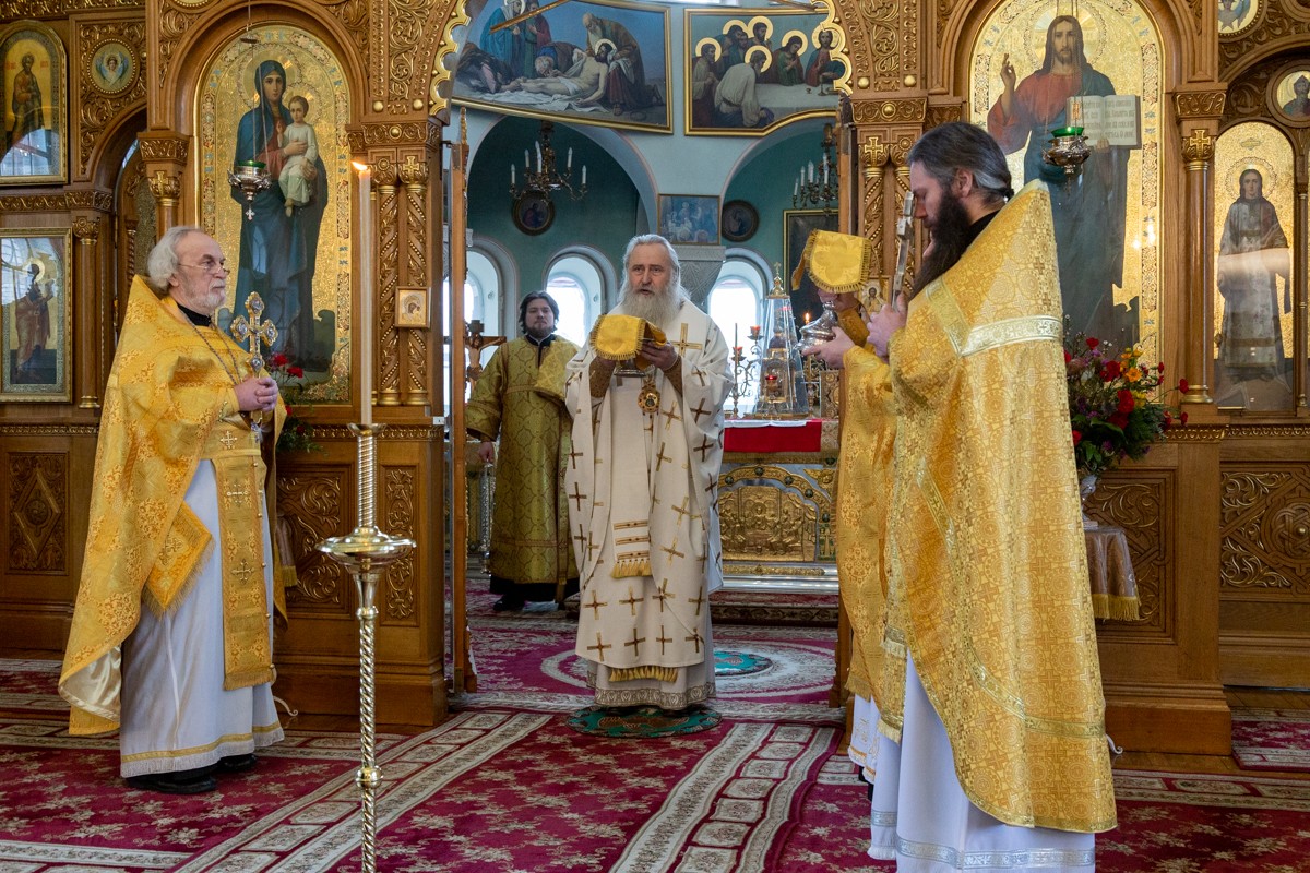 Архиепископ Каширский Феогност возглавил Литургию в Иоанновском ставропигиальном женском монастыре Санкт-Петербурга