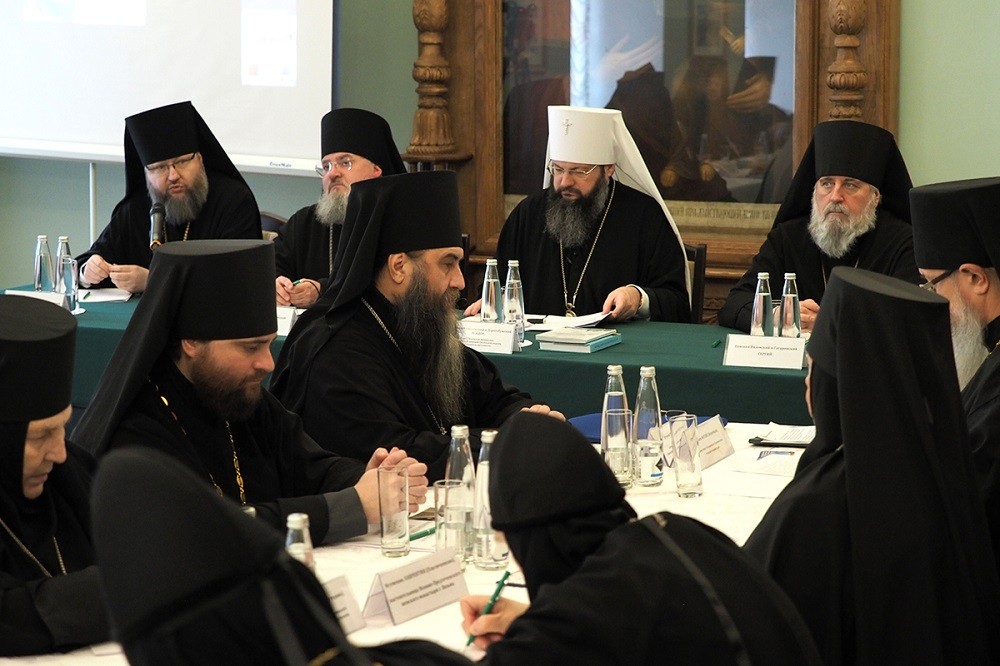 В Смоленской митрополии состоялся межрегиональный круглый стол «Монашеские добродетели как средоточие монашеского подвига»