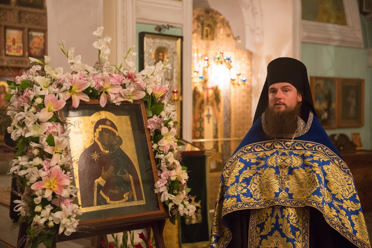 В Высоко-Петровский монастырь из Государственного исторического музея принесен чудотворный список Толгской иконы Богоматери