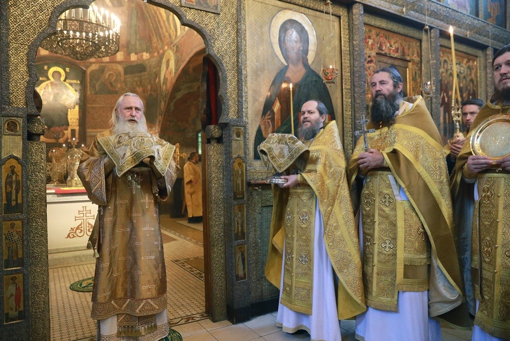 Председатель Синодального отдела по монастырям и монашеству совершил Литургию в Сретенском ставропигиальном монастыре