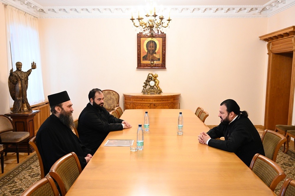 Архиепископ Ереванский и Армянский Леонид встретился с делегацией афонского монастыря Хиландар