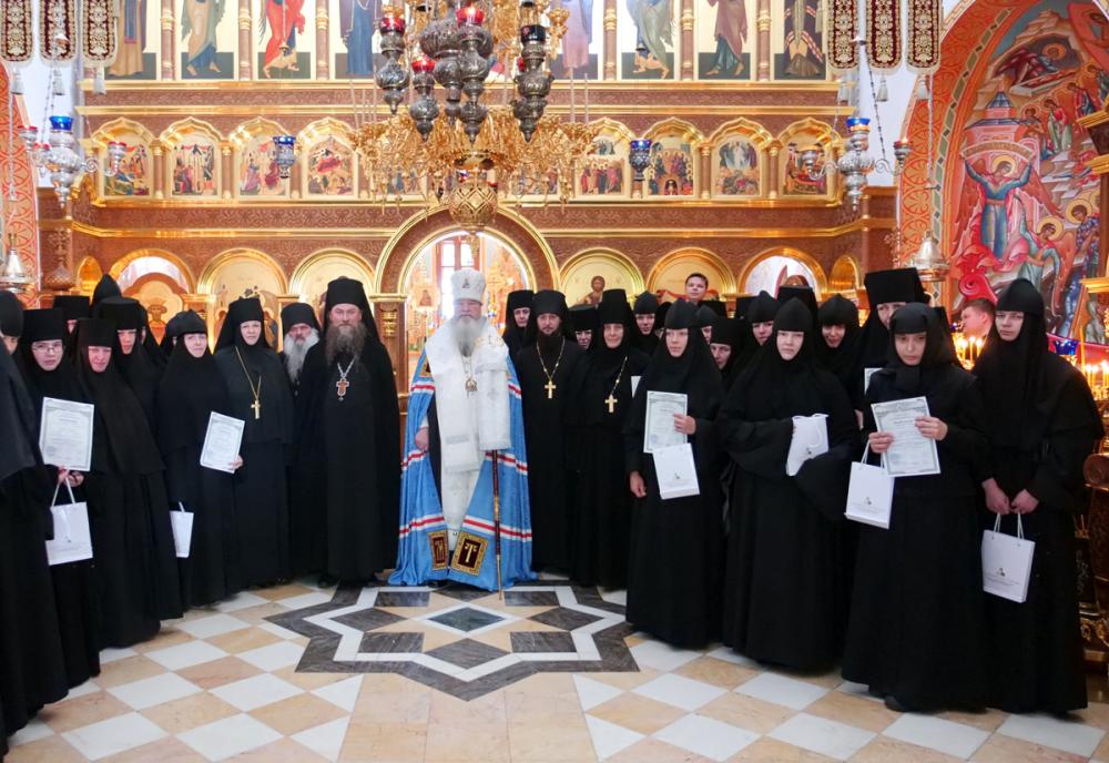 Состоялось вручение свидетельств об окончании курсов для монашествующих Владимирской епархии