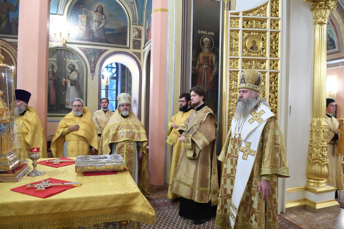 Архиепископ Феогност отслужил Литургию в Покровском монастыре