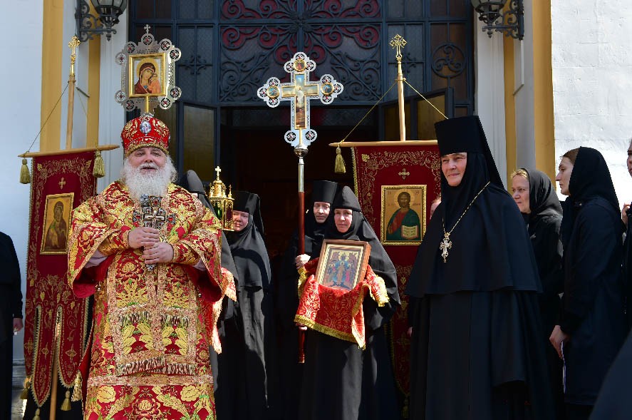 Митрополит Арсений возглавил в Покровском монастыре празднование дня памяти блж. Матроны Московской
