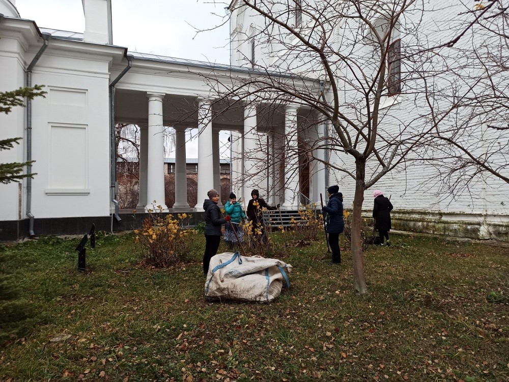 Волонтеры Нижегородской епархии совершили трудническую поездку в Макарьевский монастырь