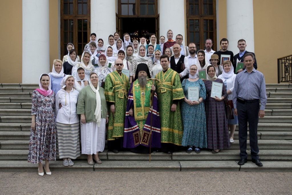 Епископ Солнечногорский Алексий вручил дипломы и свидетельства выпускникам Регентско-певческих курсов при Даниловом монастыре