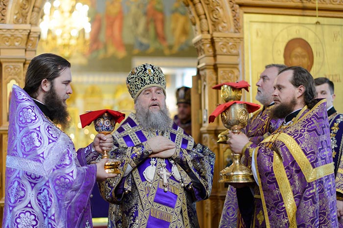 Митрополит Александр отслужил в Иверско-Серафимовском монастыре Литургию с участием всех монашествующих Алма-Атинской епархии