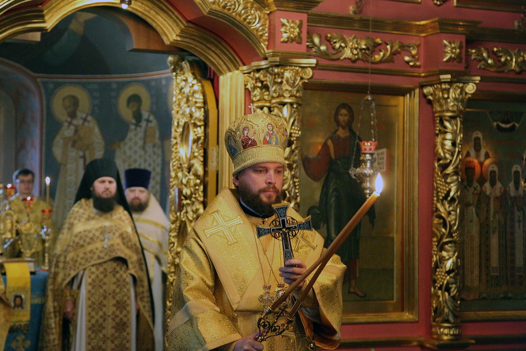 Слушатели курсов для новопоставленных архиереев совершили Литургию в Новоспасском монастыре