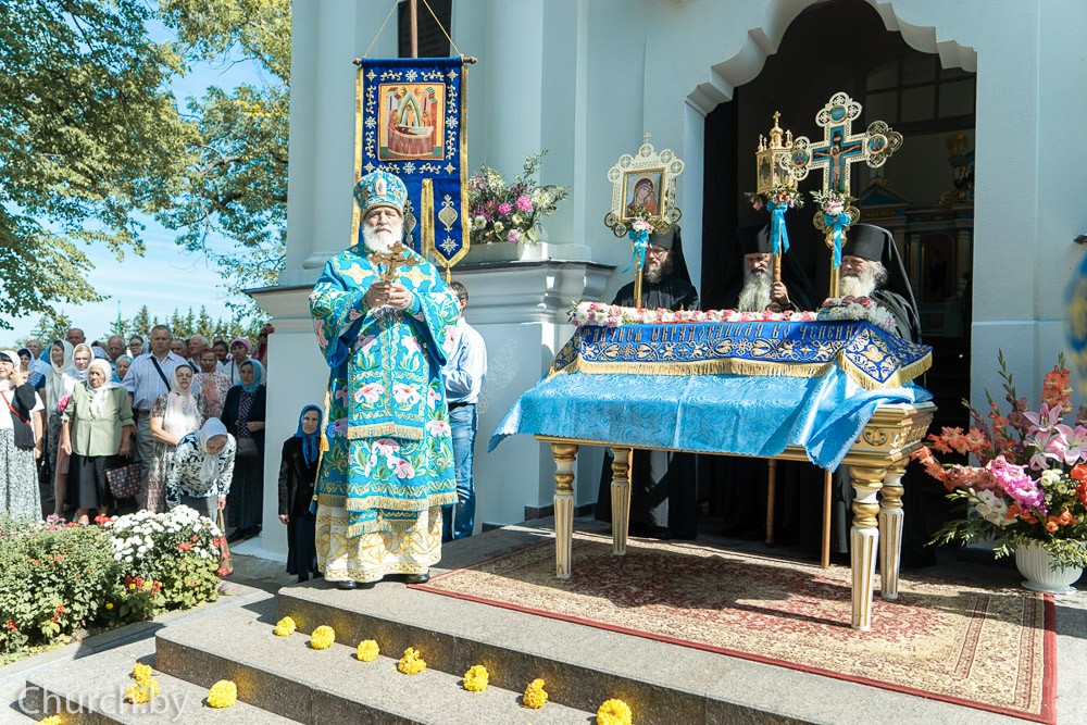 Патриарший экзарх всея Беларуси совершил Литургию в Успенском Жировичском монастыре