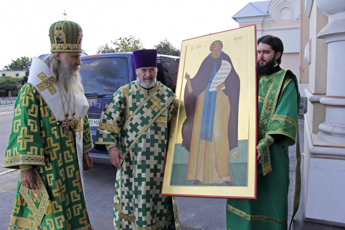 Архиепископ Феогност передал в дар Корецкому монастырю икону прп. Сергия Радонежского с частицей мощей
